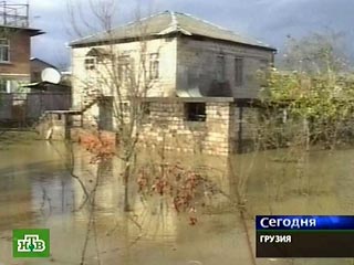 В результате наводнения в грузинском Поти затоплены более ста домов