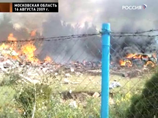 Ровно месяц назад на подмосковный дачный поселок "Сосны-2" рухнул самолет Су-27 пилотажной группы "Русские витязи"