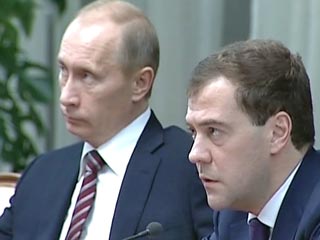 Президент и премьер решили поделить трибуны для выступлений намеренно - с целью донести альтернативные точки зрения до российской и зарубежной экономической элиты