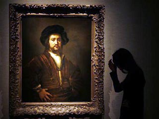 На аукционе классической европейской живописи, который пройдет 8 декабря в Лондоне, Christie's представит один из шедевров Рембрандта Харменса ван Рейна - "Поясной портрет подбоченившегося мужчины"