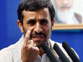 Выступая на правительственном митинге в Тегеране, Ахмади Нежад заявил, что Холокост - "ложь, основанная на бездоказательных и мифических утверждениях"