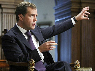 Медведев не усматривает в России регресса демократии