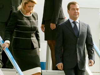 Президент РФ Дмитрий Медведев в понедельник утром прибыл в Швейцарию - это первый в истории двусторонних отношений визит главы российского государства в эту страну