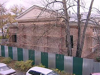 Стена городского дома творчества обрушилась в понедельник в Иркутске, один человек погиб, еще один пострадал