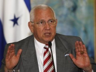 "Правительство де-факто" Гондураса гарантирует Бразилии, что "будет уважать" ее представительство в своей стране