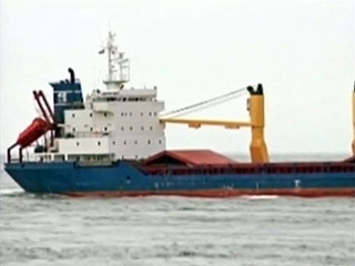 Пока на сухогрузе Arctic Sea, освобожденном от пиратов, остаются российские военные, оно не сможет войти в гражданский порт города Лас-Пальмас на Канарских островах