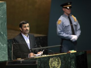 Президент Ирана Махмуд Ахмадинежад потребовал положить конец иностранному военному вмешательству в дела государств ближневосточного региона, выступая на 64-ой сессии Генассамблеи ООН