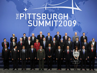 Лидеры стран G20, которые собрались в Питтсбурге, объявили, что группа превращается в регулярно действующий главный форум по вопросам международного экономического сотрудничества