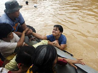 Число жертв наводнения на Филиппинах достигло 86, почти 340 тысяч покинули дома