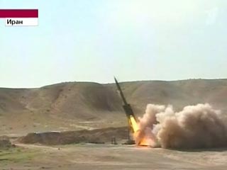 В Иране в понедельник с успехом прошли испытания твердотопливной двухступенчатой ракеты "Саджиль" (Sajjil или Sejil)