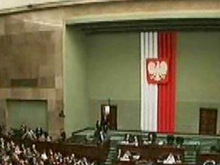 Сейм Польши запретил торговать предметами с коммунистической символикой, равно как и с фашистской