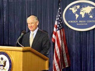 Помощник госсекретаря США Филип Кроули заявил, что Иран согласился допустить дипломатов к трем американским гражданам, задержанным в конце июля за незаконное пересечение границы
