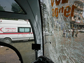 Одиннадцать человек погибли, 56 получили травмы в среду в результате столкновения двух автобусов на автотрассе в районе города Медеа в центральной части Алжира