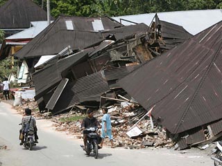 После землетрясения на Суматре девушка 40 часов провел под завалами и выжила
