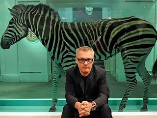 Один самых дорогих художников в мире британец Дэмиен Херст намерен отказаться от скандальных инсталляций с чучелами животных и заняться живописью в ее традиционном смысле
