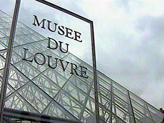 Во всемирно известном французском музее Лувр открывается не менее известный в мире ресторан быстрого питания McDonald's