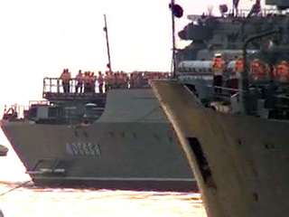 Корабли и катера морской пограничной службы ФСБ России, а также корабли Черноморского флота РФ будут оказывать помощь Абхазии в сопровождении в нейтральных водах грузовых судов, которые доставляют грузы в республику