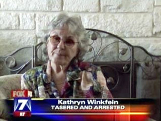 Полиция заплатила 40 тысяч долларов за удар электрошокером, испугавшись тяжбы с 72-летней техасской старушкой