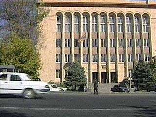 Видный парламентарий Армении, представитель правящей Республиканской партии Мелик Гаспарян погиб в четверг в крупной дорожной аварии