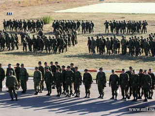 Несколько тысяч российских военных после совместных российско-белорусских учений "Запад-2009" так и не покинули территорию Белоруссии