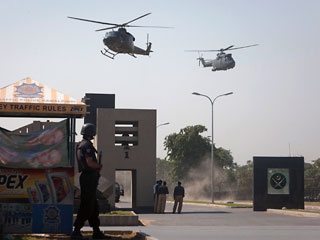 Спецподразделения армии Пакистана в воскресенье освободили 22 заложника во время штурма военного комплекса в городе Равалпинди под Исламабадом, где боевики удерживали военнослужащих более 20 часов