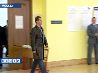 Дмитрий Медведев проголосовал на выборах в Мосгордуму