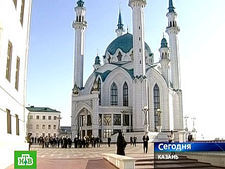 Гости в сопровождении Шаймиева направились в одну из крупнейших мечетей в Европе Кул Шариф