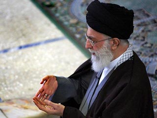 Верховный лидер Ирана аятолла Али Хаменеи скончался, утверждают источники в иранской оппозиции. В понедельник 70-летний духовный лидер потерял сознание и был доставлен в больницу, где впал в кому, гласят слухи, которыми полнится блогосфера Исламской Респу