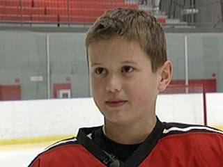9-летний хоккеист покорил интернет своим чудо-голом