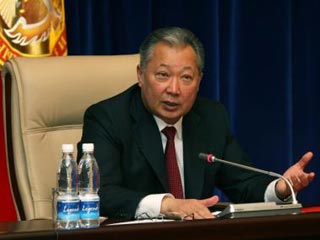 Президент Киргизии Курманбек Бакиев во вторник на республиканском совещании руководителей органов государственной власти заявил, что начинает крупномасштабную реформу системы органов власти