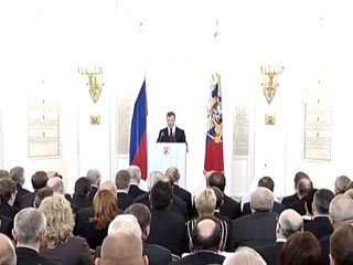 Десятки тысяч россиян шлют Медведеву идеи для Послания Федеральному Собранию
