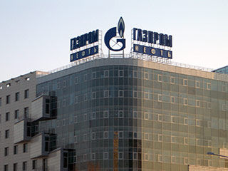 На внеочередном общем собрании акционеров Московской нефтегазовой компании (МНГК, 100% акций принадлежит компании Sibir Energy) был избран новый состав совета директоров, где семь мест получили представители "Газпром нефти"