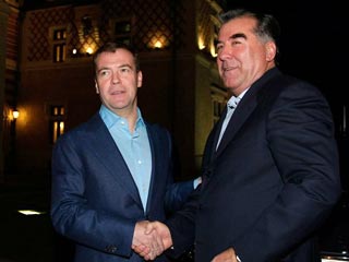 Президент Таджикистана Эмомали Рахмон, находящийся с трехдневным визитом в России, в четверг встречается с Дмитрием Медведевым