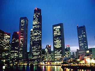 В Сингапуре, этом далеком от России островном государстве состоятельные бизнесмены "ищут политически стабильное пристанище для личных средств"