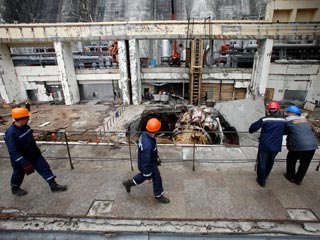 Прокуратура Саяногорска выявила нарушения трудовых прав студентов, которых заставляли работать на Саяно-Шушенской ГЭС после аварии