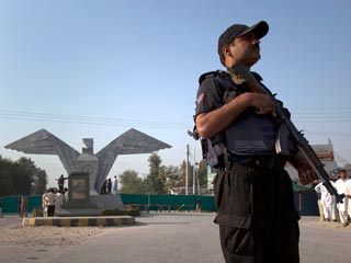 Смертник на велосипеде устроил взрыв на въезде в крупный авиакомплекс под Исламабадом: 7 погибших