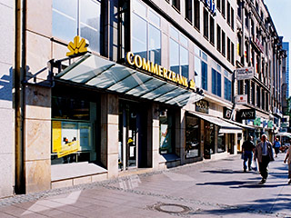 Второй по величине банк Германии Commerzbank AG готовится выйти на российский розничный банковский рынок в 2010 году