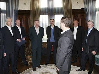 Президент России Дмитрий Медведев в субботу, на три дня раньше запланированного, проведет встречу с думскими фракциями