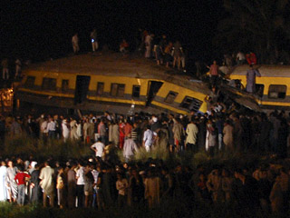 В Египте столкнулись два пассажирских поезда, в результате катастрофы по меньшей мере 25 человек погибли, 55 пострадали