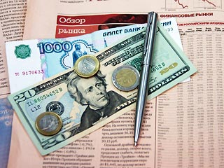Рубль начал новую неделю с укрепления; доллар снова упал, пробив вниз отметку в 29 рублей
