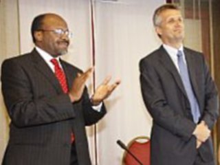 48-летний теолог Мартин Юнге (на фото справа) в 2010 году сменит на этом посту Ишмаэля Ноко из Зимбабве (на фото слева)
