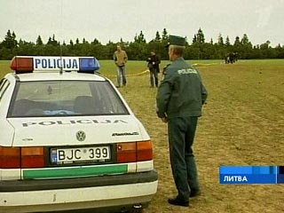 В Литве полиция продолжает безуспешно разыскивать мужчину, подозреваемого в убийстве двух человек на почве мести. Жертвами преступника стали влиятельные лица, замешанные в педофильском скандале