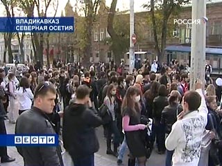 Жители Владикавказа устроили стихийную акцию против удушающих выбросов с завода "Электроцинк"