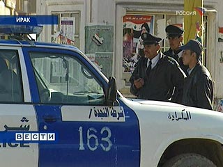 Человек, подозреваемый в причастности к воскресным терактам в Багдаде, унесшим жизни 155 человек, застрелил во время допроса одного и ранил другого полицейского