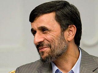 Президент Ирана Махмуд Ахмади Нежад сравнил сегодня врагов своей страны с "москитами" и заявил, что отныне переговоры по иранской ядерной программе будут вестись Тегераном "с позиции силы"