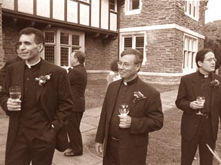 Для тех представителей англиканского духовенства, которые уже находятся в браке, будет предоставлена  возможность быть католическим священником