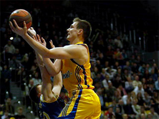 Подмосковные "Химки" одержали вторую победу в баскетбольной Евролиге