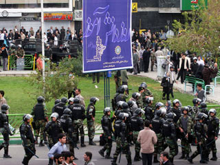 Разгон демонстрации оппозиционеров в Тегеране