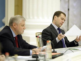 Президент России Дмитрий Медведев обсудил с членами верхней палаты Федерального собрания проблему рейдерства