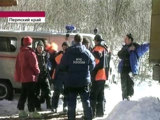 В Пермском крае спасателям удалось поднять на поверхность раненого спелеолога, оказавшегося на дне пещеры после обрушения горных пород